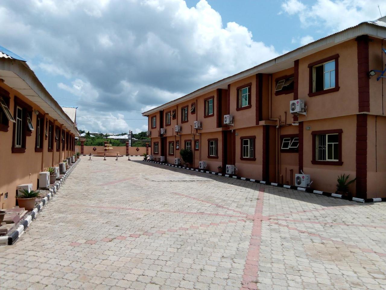Gen-Preston Hotel And Suites Papalanto Zewnętrze zdjęcie